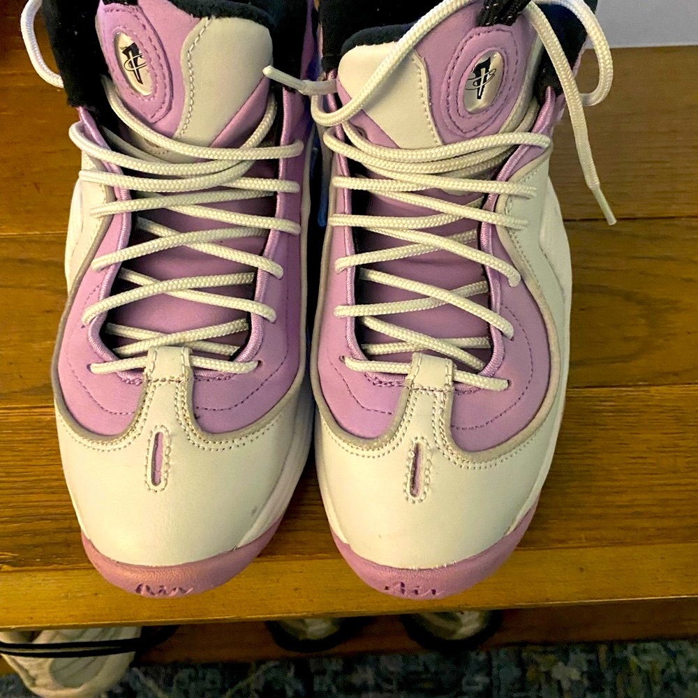 White and Purple Athletic Sneakers
nike air pennies 100% authentic and real